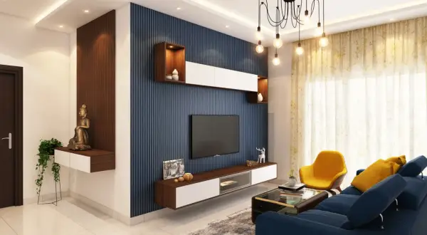 Nowoczesne aranżacje małego salonu: niebieska ściana z TV, złota musztardowa sofa, żółty fotel i drewniane akcenty.